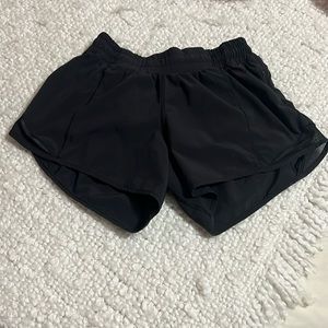 Lululemon Hotty-Hot short - Size 4 - 4 inch inseam- High rise